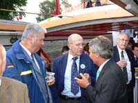 THW-Prsident Albrecht Broemme, Gerhard Weisschnur (Leiter Katastrophenschutz) und Innensenator Udo Nagel.