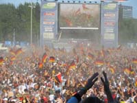Die bertragung des Spieles beim Fan Fest auf dem Heiligengeistfeld verfolgten 75.000 Zuschauer.