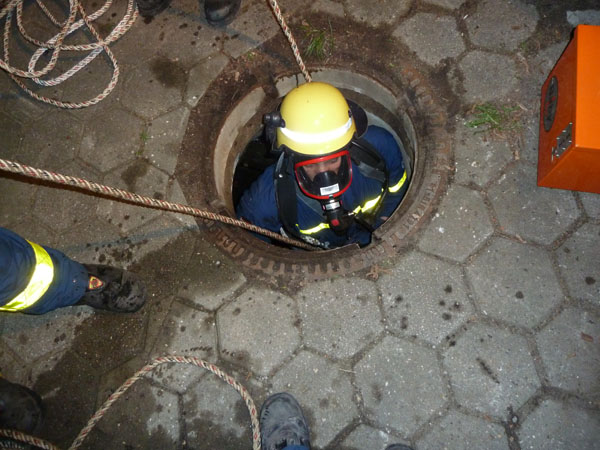 Der praktische Teil bestand darin, ein Tunnelsystem auf dem OV-Gelände zu erkunden und erste Instandsetzungsarbeiten durchzuführen.
