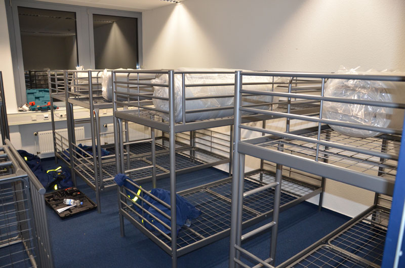 Am Ende waren 250 Doppelstockbetten aufgebaut und Schlafgelegenheiten für 500 Menschen geschaffen.