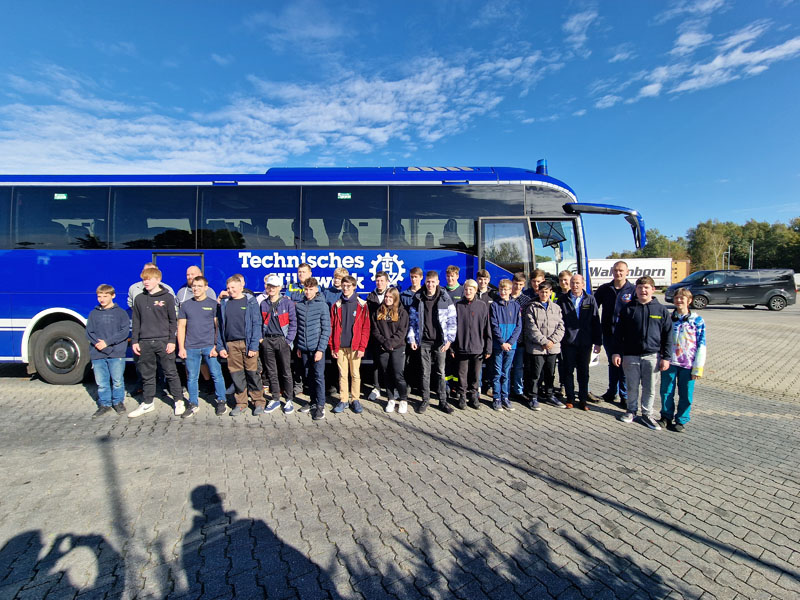 Rund 30 Jugendliche aus den Ortsverbänden Barmstedt, Tönning, Burg-Hochdonn, Güstrow, Stralsund, Neubrandenburg, Lübeck und Hamburg-Nord fuhren mit ihren Betreuern nach Bonn.