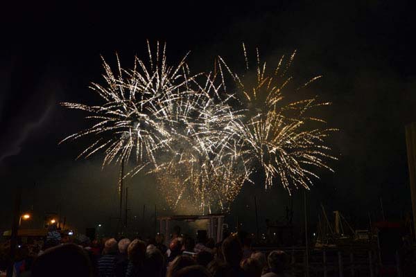 Am späten Abend fuhren wir alle nach Heiligenhafen und genossen das spektakuläre Feuerwerk zum Abschluss des Hafenfestes. 