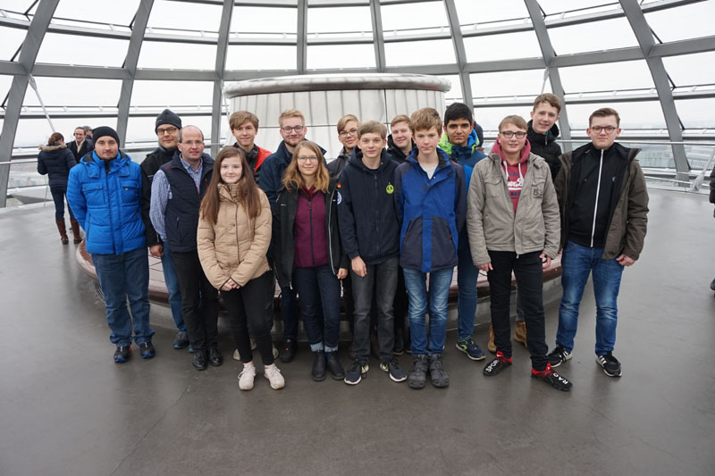 Gruppenfoto in der Reichstagskuppel.