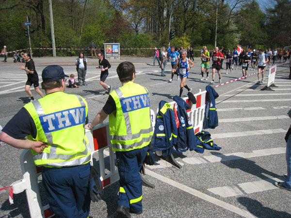 In Zusammenarbeit mit der Hamburger Polizei wurde die Laufstrecke verkehrstechnisch abgesichert.