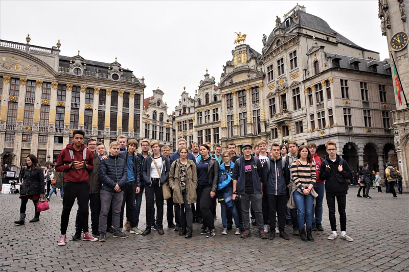 Gruppenfoto auf dem Grand Place.
