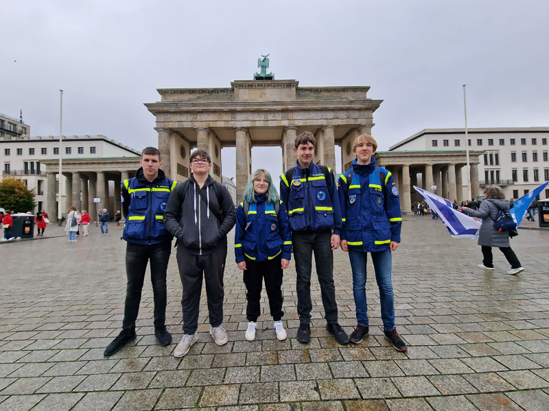 Die Teilnehmer aus Hamburg-Nord vor dem Brandenburger Tor.